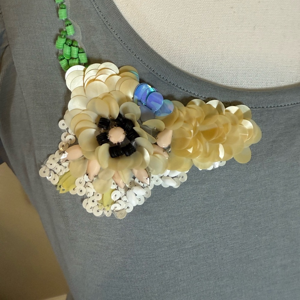 Eva Franco Anthropologie Gray Floral Embellished Women's Top size 8 ( medium ) - Picture 7 of 9